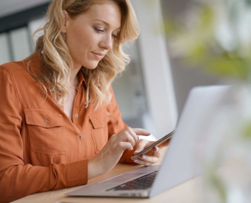 Knoxville Engineered Home Inspections woman checking ipad schedulign